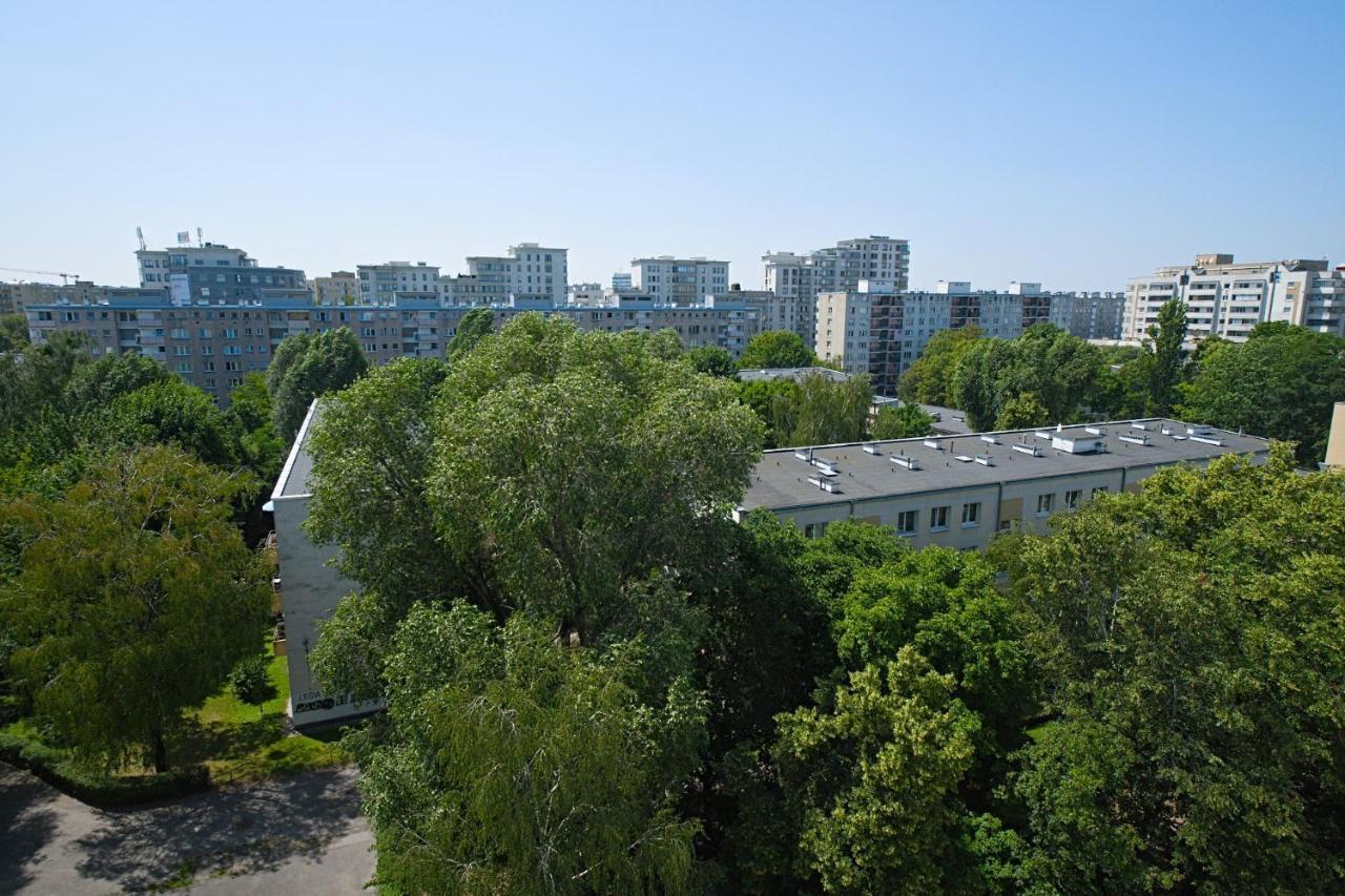 White Studio Next To Polin Polish Jews Musem Varsovie Extérieur photo